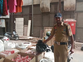 Nagpur News: मनपाच्या उपद्रव शोध पथकाची 'सॉफ्ट टार्गेट' कारवाई; फुटपाथवर सर्रास पॉलिथिनचा वापर