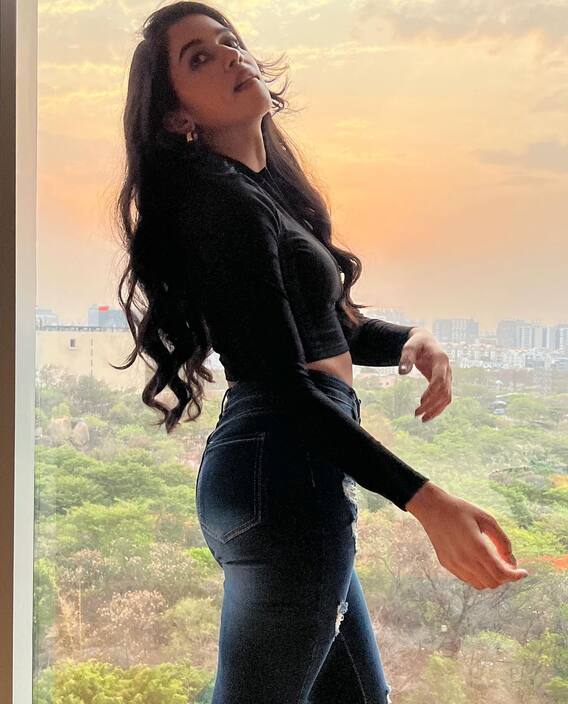 Mirnaliniravi Photos: మృణాళిని రవి కిల్లింగ్ లుక్స్