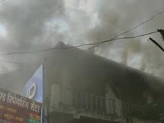 Pratapgarh News: प्रतापगढ में साड़ी की दुकान में लगी भीषण आग, लाखों का सामान जलकर खाक