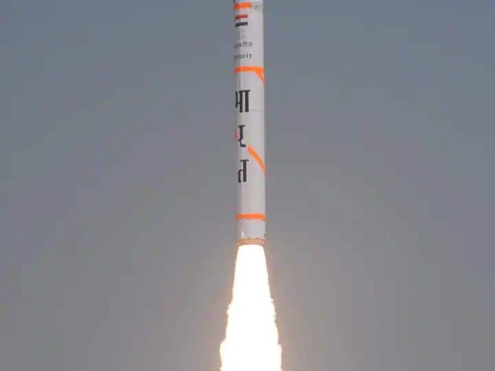 Successful test of Agni-4 intermediate range ballistic missile, hit the enemy up to 4000 km Agni 4 Successfully Tested: अग्नी-4 क्षेपणास्त्राची यशस्वी चाचणी, 4000 किमीपर्यंत शत्रूवर मारा करण्याची क्षमता