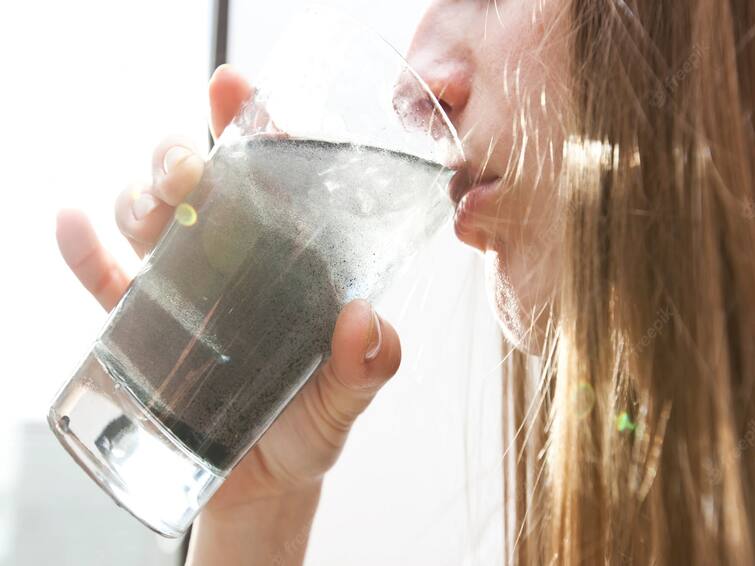 Ever heard of sun charged water? 6 amazing benefits of this Ayurveda practice SunCharged Water : சூரிய ஒளியால் தண்ணீரை சார்ஜ் செய்யலாம்.. தெரியுமா? இதனால் இத்தனை நன்மைகளா? ஆயுர்வேதம் சொல்வது இதுதான்