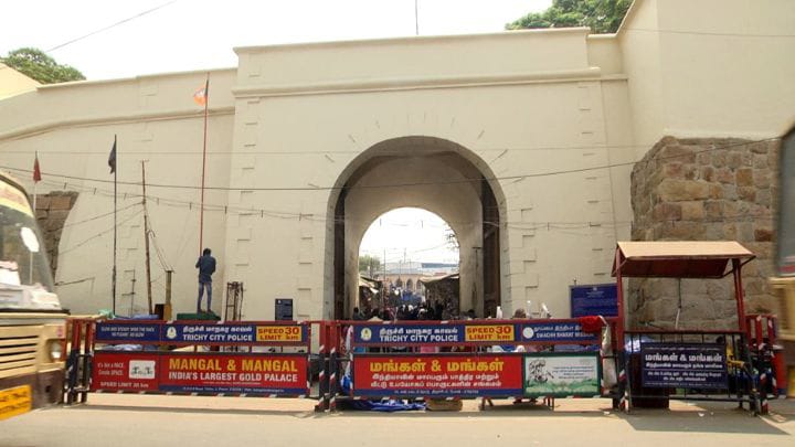 திருச்சியின் அடையாளமாக திகழும்  ‘மெயின்காட் கேட்’ சிறப்பும், வரலாறும்..!