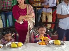 तळकोकणात आंबे खाण्याची अनोखी स्पर्धा, 130 बालकांचा सहभाग