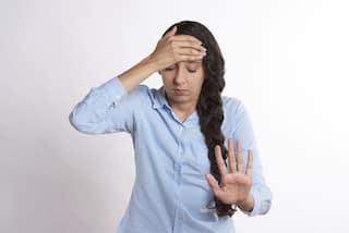 Health Tips : वारंवार डोकेदुखीचा त्रास होतोय? होऊ शकतो मायग्रेनचा प्रकार; 'अशी' घ्या काळजी