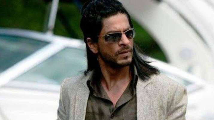 ‘डॉन को पकड़ना मुश्किल ही नहीं नामुमकिन है’. शाहरूख खान की फिल्म ‘डॉन’ का यह डॉयलॉग आज भी उनके चाहने वालों के दिलों पर राज करता है. वहीं उनके फैंस इसके तीसरे पार्ट के लिए भी काफी उत्सुक रहते हैं.