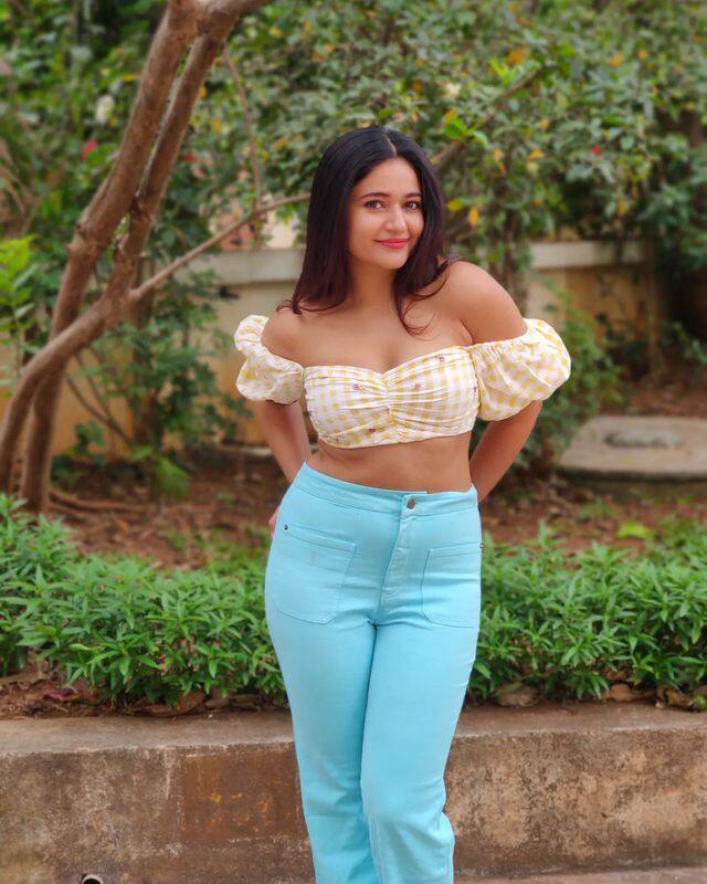 పూనమ్ బజ్వా లేటెస్ట్ ఫోటోలు  -Image credit: PoonamBajwa/Instagram