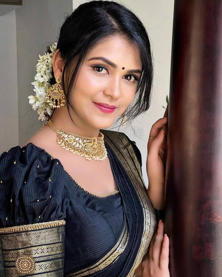 సోషల్ మీడియాలో యాక్టివ్ గా ఉండే అమూల్య లేటెస్ట్ ఫొటోస్ వైరల్ అవుతున్నాయ్