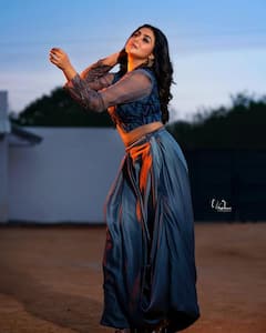 Poorna Photos: నటి పూర్ణ లేటెస్ట్ హాట్ స్టిల్స్ చూశారా?