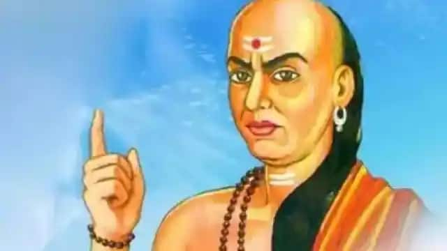 chanakya niti four best thing to identify good person apply these tips Chanakya Niti વ્યક્તિને પરખવા માટે આ  આ 4 રીત અપનાવો, તમે વિશ્વાસઘાતથી બચી જશો