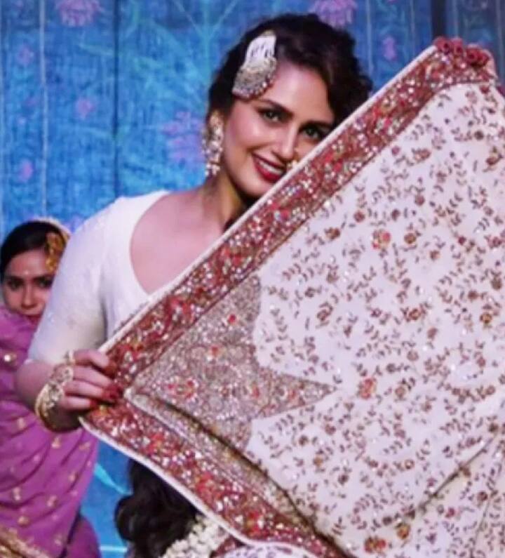 फिल्म ‘गंगूबाई काठियावाड़ी’ में हुमा कुरैशी (Huma Qureshi) ने दिलरुबा का किरदार निभाया था. मीडिया रिपोर्ट्स की मानें तो हुमा को इस रोल के लिए 2 करोड़ मिले थे.