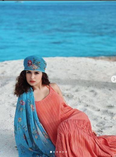 ਬੀਚ 'ਤੇ ਬੈਠ Avneet Kaur ਨੇ ਦਿਖਾਈਆਂ ਦਿਲਕਸ਼ ਅਦਾਵਾਂ