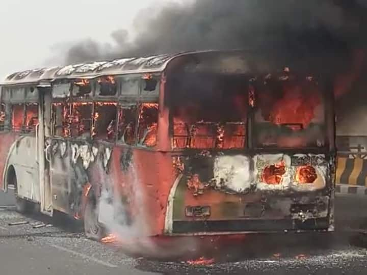 Firozabad News Massive fire in roadways bus over the flyover bus completely burnt down ANN