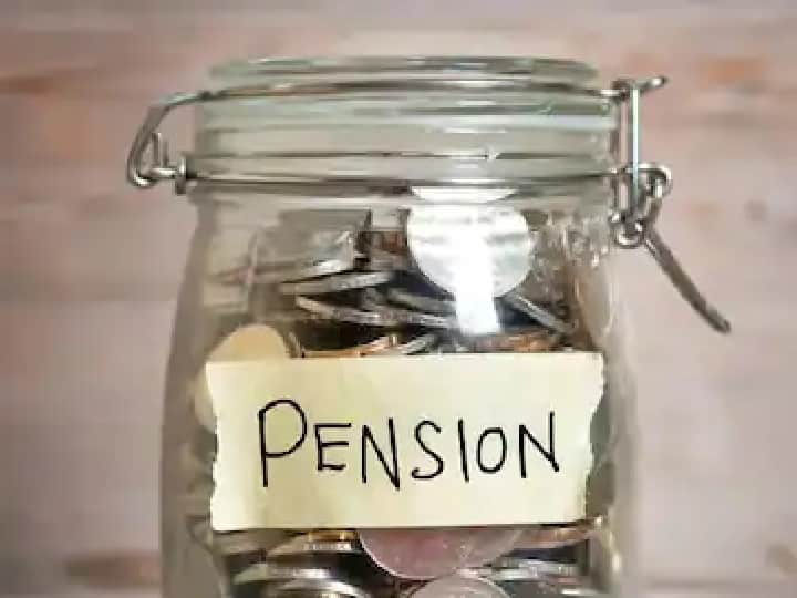 Now these people will get Rs 1,11,000 pension, worry about money will end ਹੁਣ ਇਨ੍ਹਾਂ ਲੋਕਾਂ ਨੂੰ ਮਿਲੇਗੀ 1,11,000 ਰੁਪਏ ਦੀ ਪੈਨਸ਼ਨ, ਪੈਸਿਆਂ ਦੀ ਚਿੰਤਾ ਹੋ ਜਾਵੇਗੀ ਖ਼ਤਮ