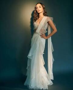 Manushi Chhillar Photos: ਡੀਪ ਨੈੱਕ ਯੈਲੋ ਐਥਨਿਕ ਲੁੱਕ 'ਚ ਗਜ਼ਬ ਦੀ ਖੂਬਸੂਰਤ ਲੱਗ ਮਾਨੁਸ਼ੀ ਛਿੱਲਰ, ਅਦਾਵਾਂ ਦੇਖ ਕਿਤੇ ਤੁਸੀਂ ਵੀ ਨਾ ਹਾਰ ਜਾਓ ਦਿਲ!