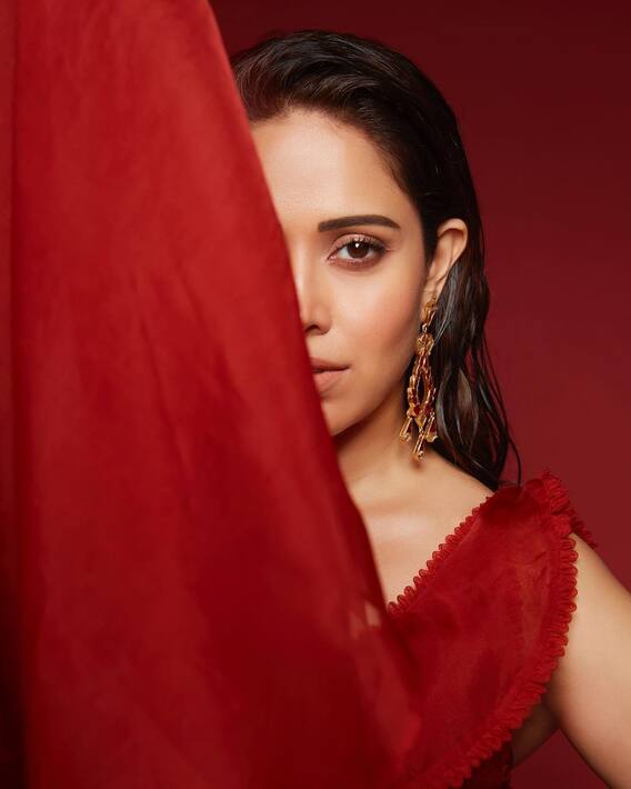 Nushrrat Bharuchha Photos: ये है Janhit Mein Jaari फेम नुसरत भरूचा की ग्लैमरस तस्वीरें, देख मर मिटेगें आप