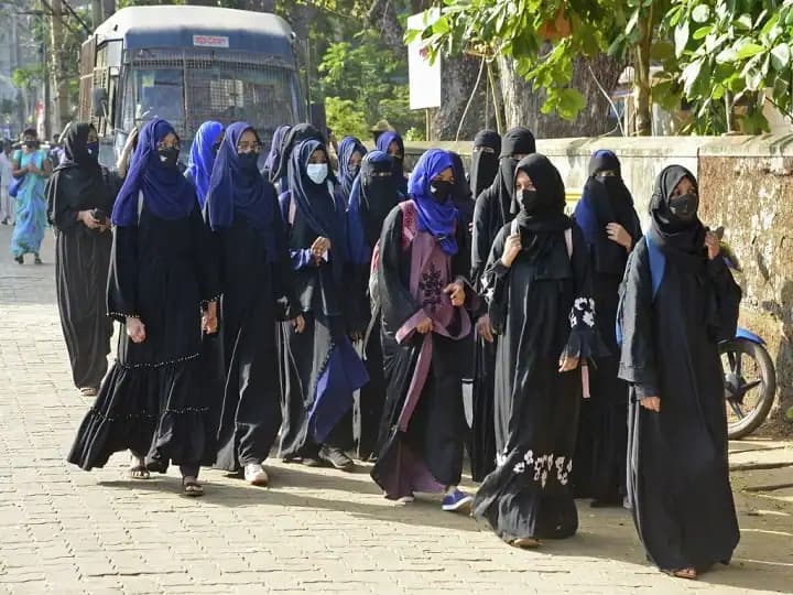 Hijab Ban Verdict Supreme Court Reaction from Muslim Petitioners side and Advocates after Split Verdict Hijab Ban Verdict: हिजाब विवाद पर सुप्रीम कोर्ट के फैसले का कर्नाटक के मंत्री ने किया स्वागत, कहा- लागू रहेगा हाईकोर्ट का फैसला