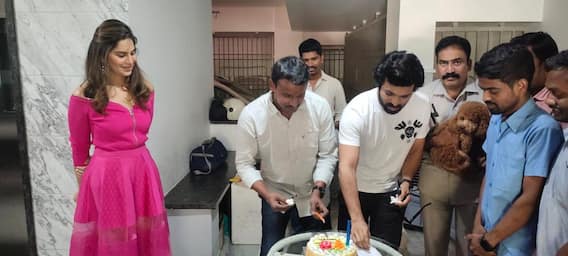 मेगा स्टार राम चरण ने सेलिब्रेट किया अपने ड्राइवर का जन्मदिन, लोगों को उनमें दिखी उनके पिता चिरंजीवी की छवि