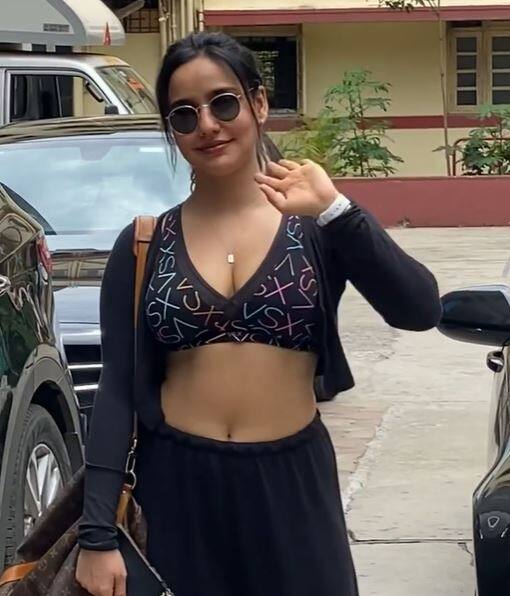 અભિનેત્રી હાલમાં જ જિમમાં વર્કઆઉટ કરી બહાર આવી  ત્યારની તસવીરો સામે આવી છે.