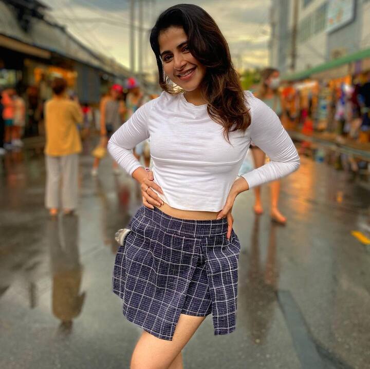 பெண்ணே இது கனவா.. நிஜமா.. உன்னை கேட்கின்றேன் அன்பே