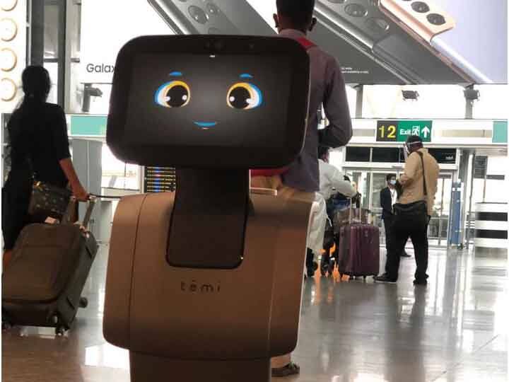 10 robots deployed at Bangalore airport will help passengers like this Bengaluru Airport Gets Robots: बेंगलुरु एयरपोर्ट पर तैनात किए गए 10 रोबोट, यात्रियों की ऐसे करेंगे मदद