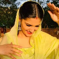 Actress Come In Front Of Camera In Sindoor: इन अभिनेत्रियों ने अचानक से सिंदूर भरकर सबको दिया था चौंका, लिस्ट में कई बड़े नाम शामिल