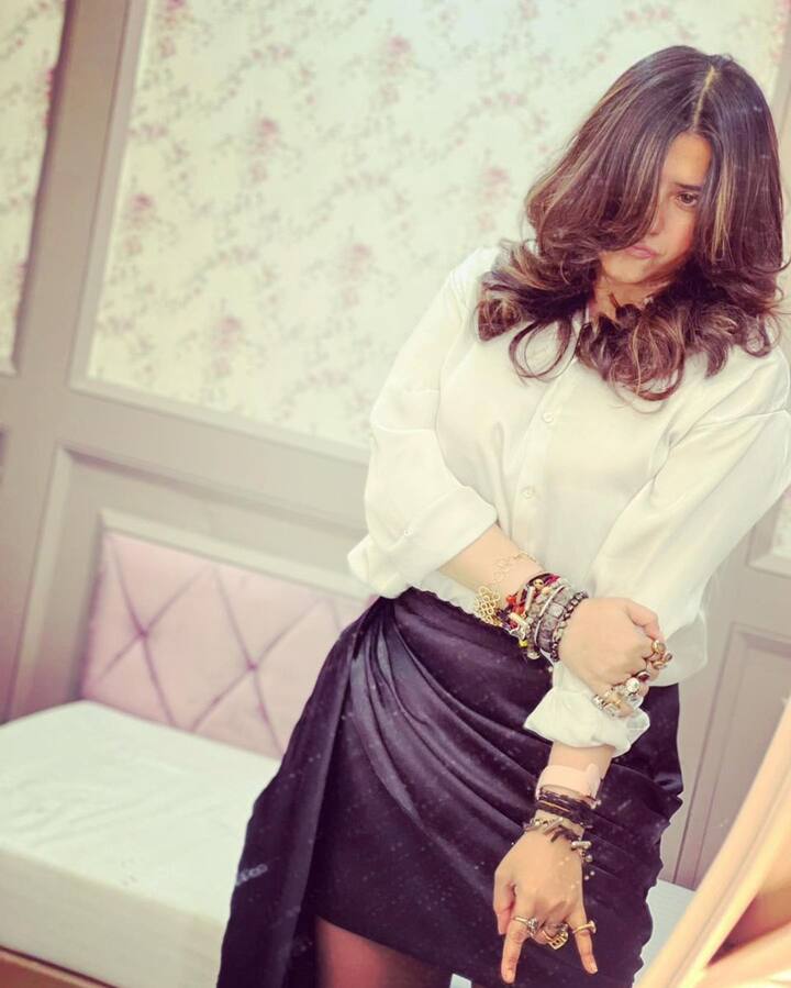 2001मध्ये, एकताने 'क्यूंकी में झुठ नहीं बोलता' या चित्रपटाद्वारे बॉलिवूडमध्ये पदार्पण केले. यानंतर एकताने बॉलिवूडमध्ये अनेक सुपरहिट चित्रपट दिले ज्यात ‘कुछ तो है’, ‘लव्ह सेक्स और धोका’, ‘वन्स अपॉन अ टाइम इन मुंबई’, ‘शोर इन द सिटी’, ‘द डर्टी पिक्चर’, ‘लुटेरा’, ‘उडता पंजाब’, ‘ड्रीम गर्ल’ इत्यादींचा समावेश आहे. यानंतर एकताने तिचा नवा ओटीटी प्लॅटफॉर्म ‘Alt Balaji’ सुरु केला. मालिका आणि चित्रपटांव्यतिरिक्त, एकताने अनेक वेब सीरीज देखील तयार केल्या आहेत. एकता कपूर केवळ टेलिव्हिजनवरचे नाही, तर चित्रपट जगतात एक मोठे नाव आहे. मनोरंजन विश्वातील महत्त्वपूर्ण योगदानाबद्दल भारत सरकारने तिला 2020मध्ये पद्मश्री पुरस्काराने सन्मानित केले.(photo:ektarkapoor/ig)