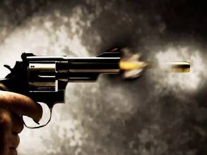2-Year-Old Boy Accidentally Shoots And Kills Father In US USA: ஒரே நொடி.. சீரழிந்த குடும்பம்! கவனக்குறைவின் உச்சக்கட்டம்! தவித்து நிற்கும் 3 குழந்தைகள்!