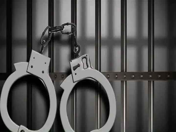 Ahmednagar police arrest one for defrauding Rs 54 lakh in poultry farming Ahmednagar News : कुक्कुटपालनात 54 लाखांची फसवणूक केल्याप्रकरणी आणखी एकास अटक, नगर पोलीस ठाण्यात गुन्हा दाखल