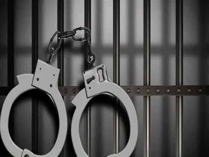 Noida Crime Four smugglers arrested in three separate cases in Noida Noida Crime News: नोएडा में गांजा और शराब की तस्करी कर रहे थे चार तस्कर, पुलिस ने ऐसे किया गिरफ्तार