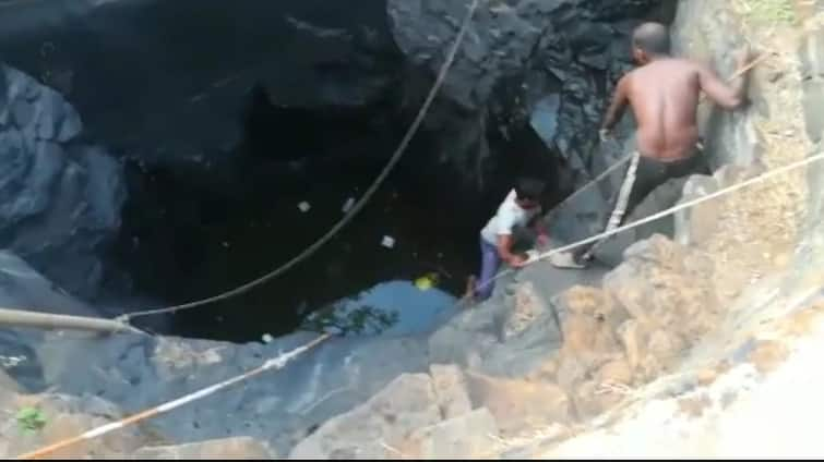 Maharashtra News Nashik News women-fall-down-in-well in peth taluka Nashik News : दैव बलवत्तर म्हणून, पाणी भरताना खोल विहिरीत कोसळली! नाशिक जिल्ह्यातील घटना 