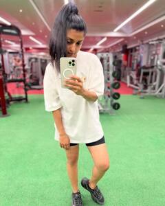 Meera Jasmine photos: தீண்டி தீண்டி தீயை மூட்டுகிறாயே.. மீரா ஜாஸ்மினின் லேட்டஸ்ட் போட்டோஸ்..!