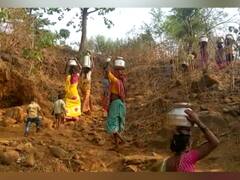 PHOTO : इगतपुरीच्या खैरेवाडीत पाण्यासाठी जीवघेणा संघर्ष