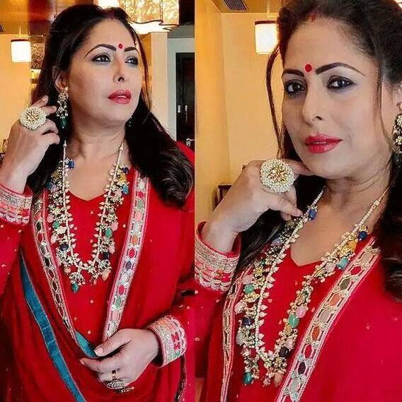Actress Come In Front Of Camera In Sindoor: इन अभिनेत्रियों ने अचानक से सिंदूर भरकर सबको दिया था चौंका, लिस्ट में कई बड़े नाम शामिल
