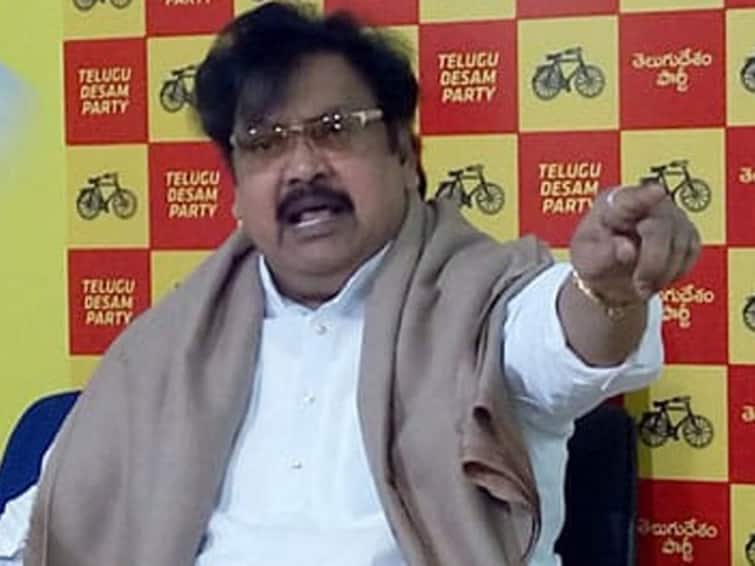 Varla On AP CID : హత్య చేసిన అనంతబాబునూ అంత సేపు ప్రశ్నించలేదే ? సీఐడీపై టీడీపీ తీవ్ర విమర్శలు ! Varla Ramaiah criticized AP CID Varla On AP CID : హత్య చేసిన అనంతబాబునూ అంత సేపు ప్రశ్నించలేదే ? సీఐడీపై టీడీపీ తీవ్ర విమర్శలు !