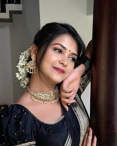 Karthika Deepam Amulya Gowda photos: నల్ల చీరలో వెలిగిపోతున్న 'కార్తీకదీపం' జ్వాల