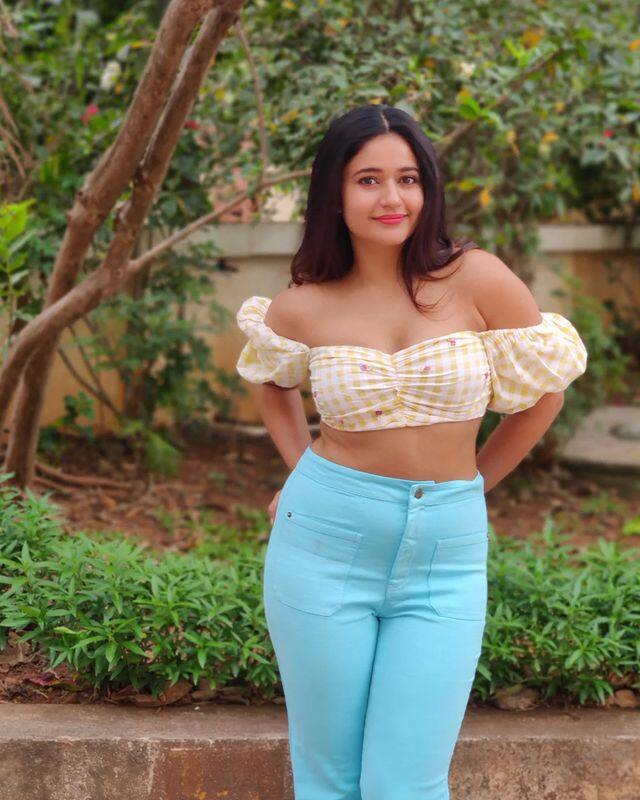 పూనమ్ బజ్వా లేటెస్ట్ ఫోటోలు  -Image credit: PoonamBajwa/Instagram