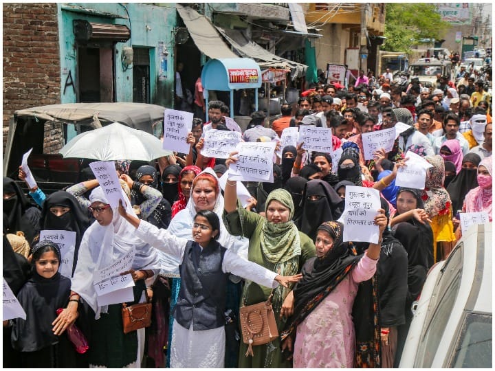 large numbers of people to protest at delhi jama masjid over prophet muhammad row Prophet Muhammad Row: પેગમ્બર મોહમ્મદ પર ટિપ્પણીને લઇને દિલ્હીની જામા મસ્જિદ બહાર પ્રદર્શન, પોલીસ બોલી- લઇશુ એક્શન
