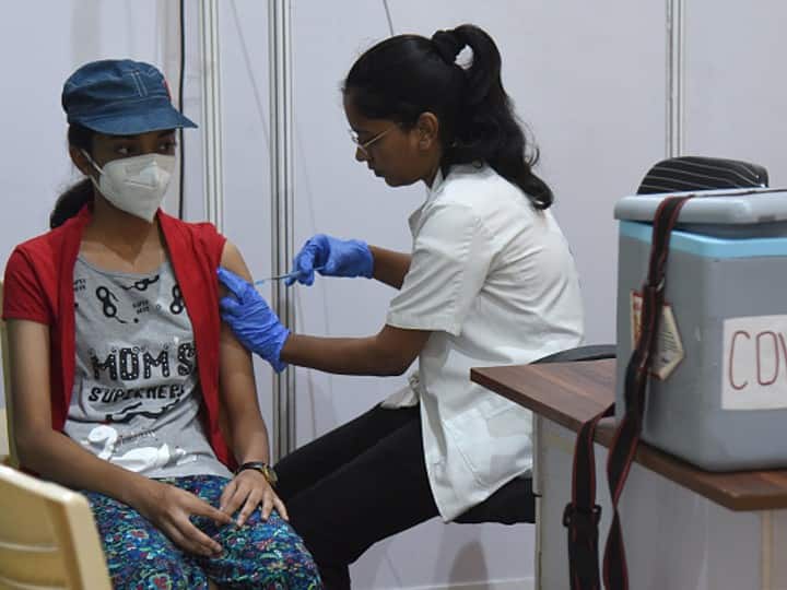 Operation of free pre-caution doses started in Gujarat Booster Dose: રાજ્યમાં વિનામૂલ્યે પ્રિ-કોશન ડોઝ આપવાની કામગીરીનો સીએમ ભુપેન્દ્ર પટેલે કરાવ્યો પ્રારંભ
