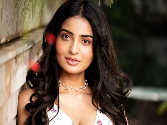 Ananya Nagalla: పొట్టి గౌనులో అనన్యా నాగళ్ల గ్లామర్ లుక్ Ananya Nagalla: పొట్టి గౌనులో అనన్యా నాగళ్ల గ్లామర్ లుక్