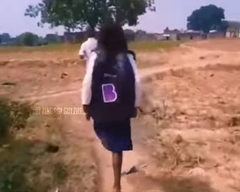 10 year old girl seema walk with one leg to go school for study Viral video Watch: हौसले को सलाम! एक पैर पर 1 KM का सफर तय कर स्कूल जाती है बिहार की ये बेटी