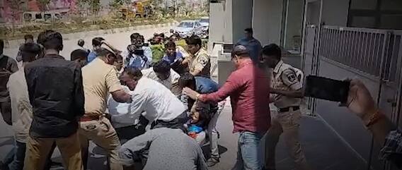 MLA Raghunandan Rao House Surrounded: ఎమ్మెల్యేను అరెస్ట్ చేయాలని డిమాండ్ | ABP Desam