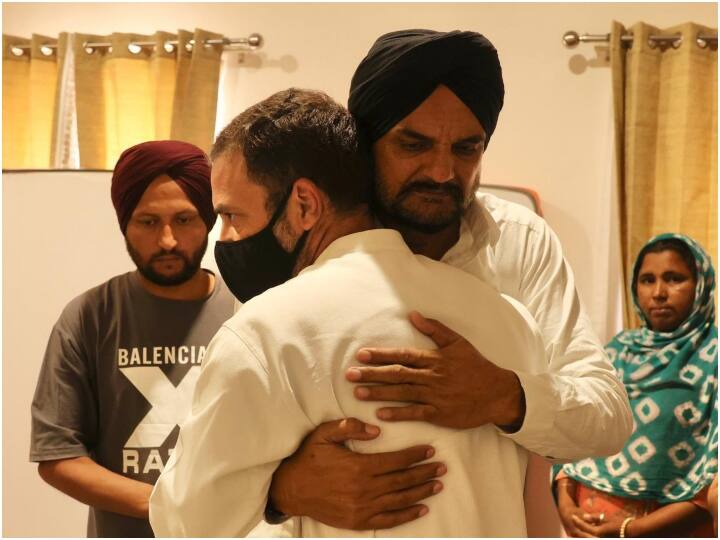 Rahul gandhi meets sidhu moose wala family in mansa moosa attacks on aam aadmi party Sidhu Moose Wala के परिजनों से मुलाकात के बाद Rahul Gandhi ने आप सरकार पर साधा निशाना, लगाया ये आरोप