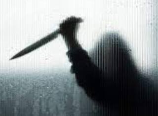 જામનગર: અજાણ્યા શખ્સોએ યુવાનની છરીના ઘા ઝીંકી કરી હત્યા, પોલીસનો કાફલો ઘટના સ્થળે