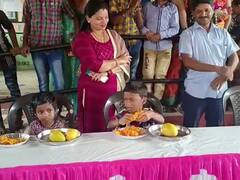 तळकोकणात आंबे खाण्याची अनोखी स्पर्धा, 130 बालकांचा सहभाग