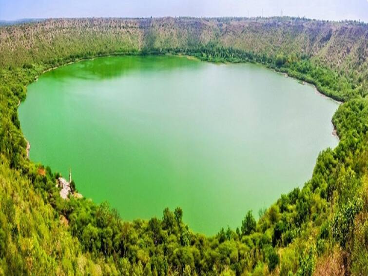 Buldhana News Lonar Lake gets recognition as a wildlife sanctuary Lonar Lake : लोणार सरोवराला वन्यजीव अभयारण्याची मान्यता