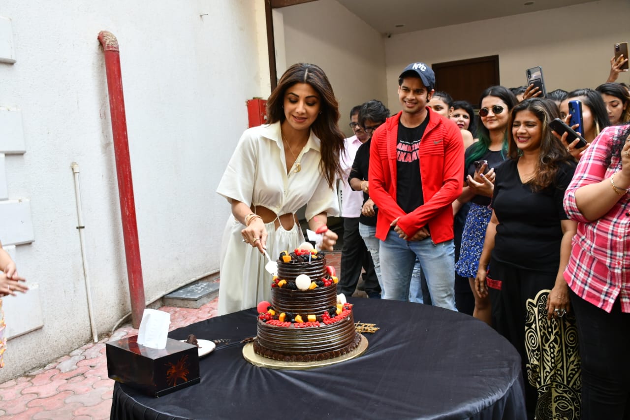 Shilpa Shetty Celebrates Birthday With Nikamma Co-Stars, Abhimanyu Dassani,  Shirley Setia And Her Mom- SEE PICS
