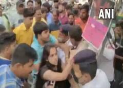 Viral Video: બે યુવતીઓ સાથે બાઇક પર રોંગ સાઇડમાં જતો હતો યુવક, ટ્રાફિક પોલીસે રોકતાં કર્યો હુમલો