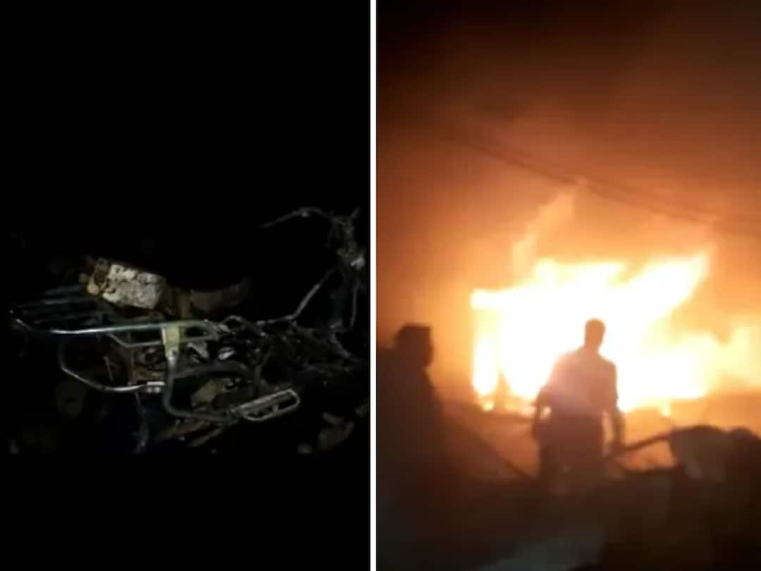 Electric Bike Fire: సిద్దిపేటలో పేలిన ఎలక్ట్రిక్ బైక్, ఇంటికీ అంటుకున్న మంటలు - పూర్తిగా దగ్ధం Electric Bike Fire: Siddipet Electric scooter explodes while charging leads house Caught in flames Electric Bike Fire: సిద్దిపేటలో పేలిన ఎలక్ట్రిక్ బైక్, ఇంటికీ అంటుకున్న మంటలు - పూర్తిగా దగ్ధం