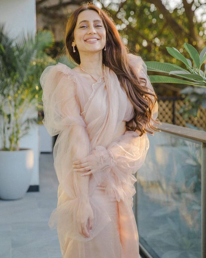 वीडियो जॉकी और मॉडल अनुषा दांडेकर (Anusha Dandekar) अपने बिकिनी लुक से सोशल मीडिया पर अपने फैंस की धड़कनें तेज कर दी हैं.