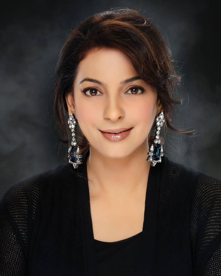 निर्मात्यांनी जुहीला दिलेल्या वेलकम नोटमध्ये लिहिलं, 'जुही आम्ही तुम्हाला फ्राईडे नाइट प्लॅनच्या टीममध्ये सामील करुन घेण्यासाठी उत्सुक आहोत. तुमच्यासोबत लवकरच शूटिंग सुरु करण्यासाठी देखील उत्सुक आहोत. '